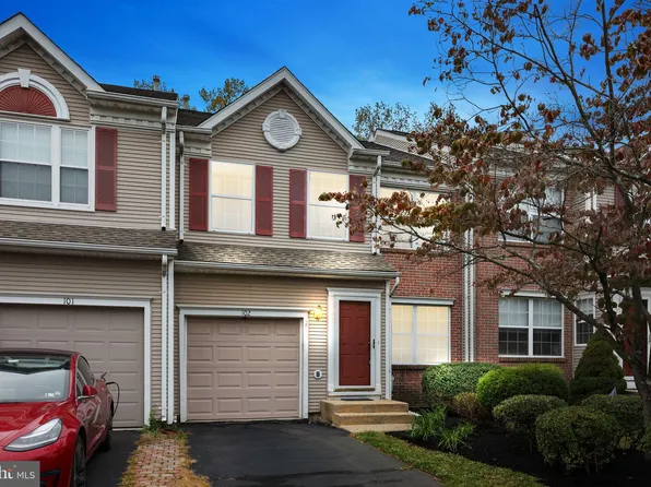 102 Quince Cir, Newtown, PA 18940