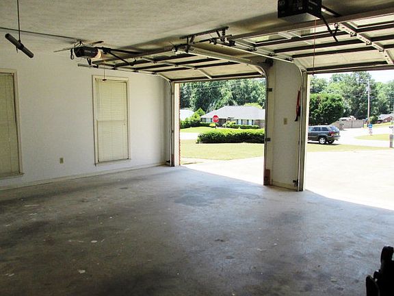 5th image of 630 Lee Road 850