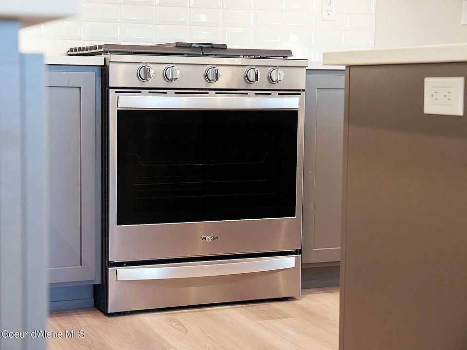 1st image of 900 E Railroad Ave #102