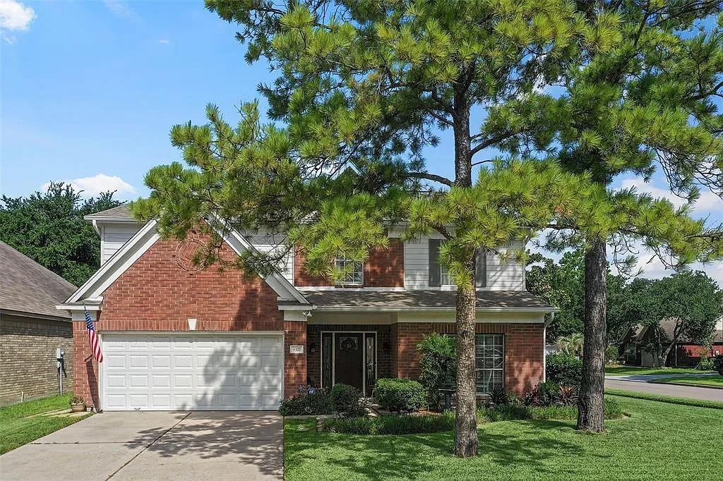4 bed, 2.5 bath, 2515 sqft, $2,800 — Photo 1