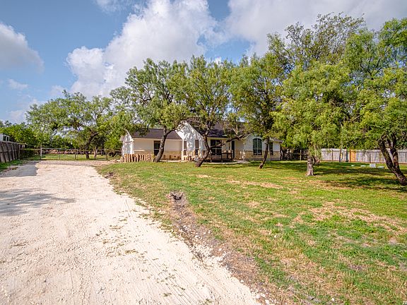 3rd image of 915 County Road 3822