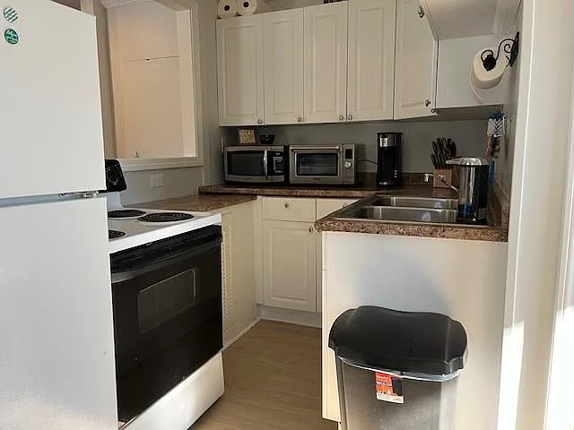 10-12 Elm St — Photo 5