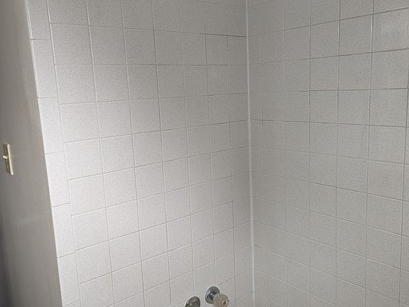 4th image of 19 Losson Garden Dr APT 4