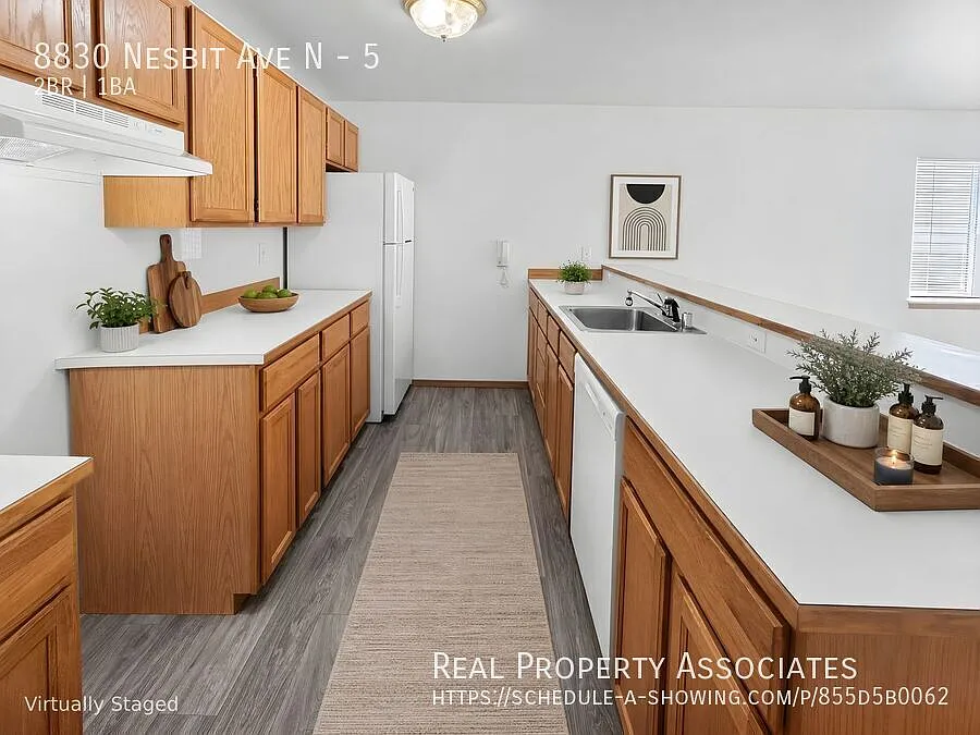 *$500 MI Special * Spacious Apartment Near Green Lake & Northgate with 2 Garage Parking! — Photo 3