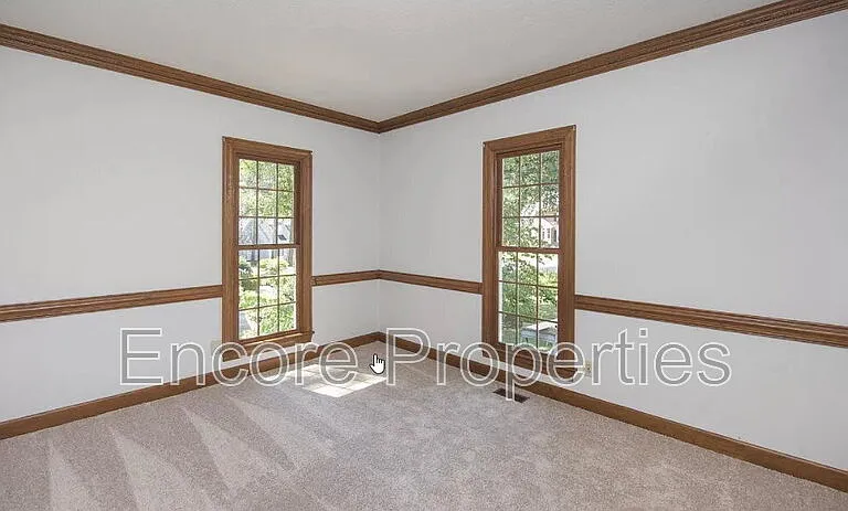 111 Whispering Pines Ct — Photo 9