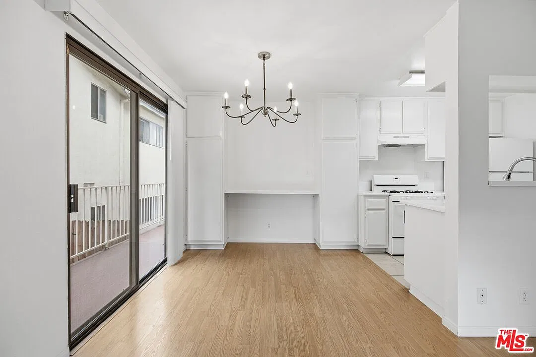 2 bed, 2.0 bath, 800 sqft, $2,885 — Photo 3