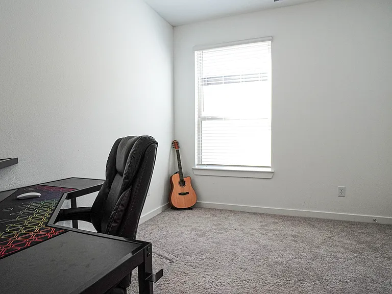 2420 Green River Rd — Photo 14