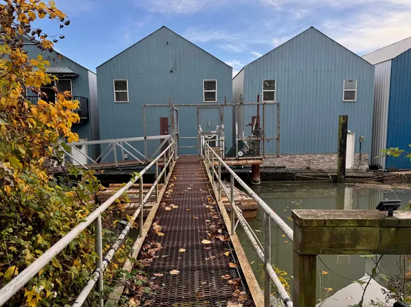 23226 Dyke Rd #1, Richmond, BC V6V 1E2