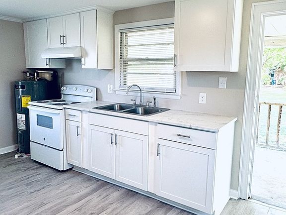 2nd image of 126 S Brightleaf Blvd