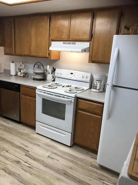 525 Primrose Drive — Photo 3