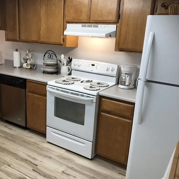 525 Primrose Dr — Photo 3