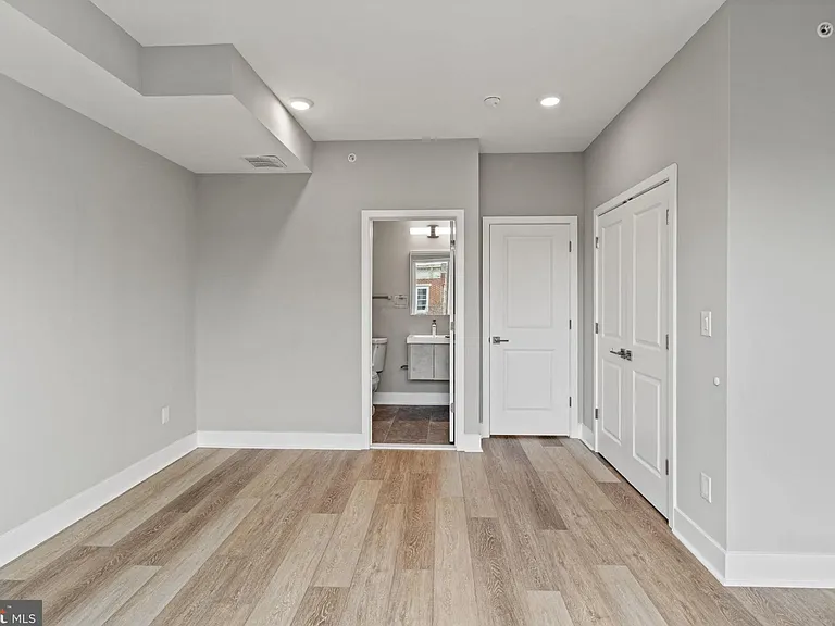 2114 N 8th St — Photo 10