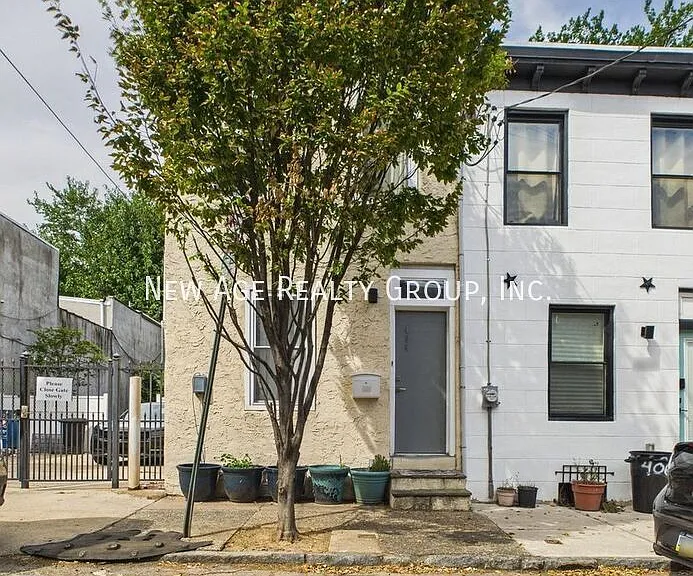 404 N Sloan St — Photo 13