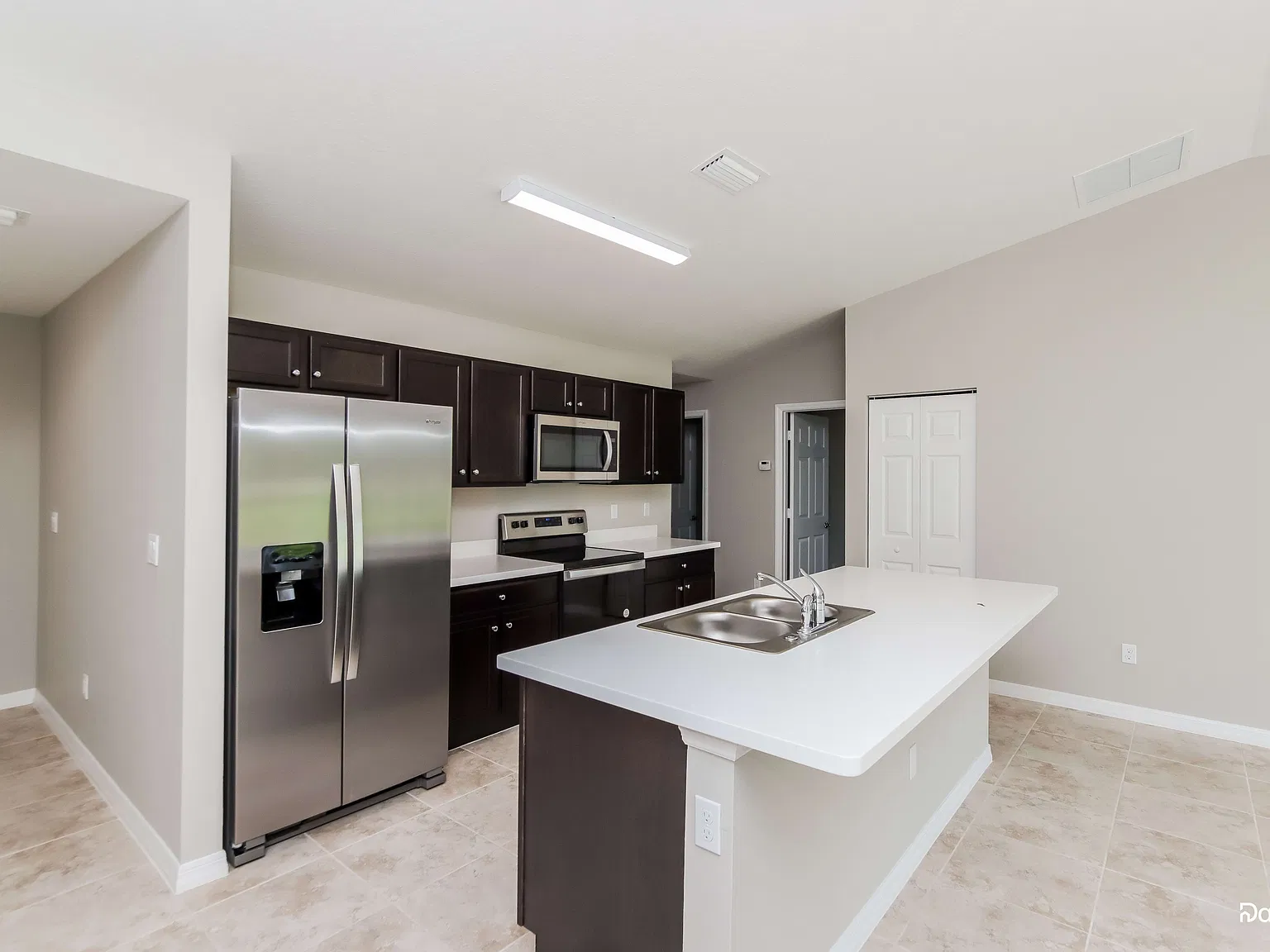 4 bed, 2.0 bath, 1809 sqft, $2,355 — Photo 4