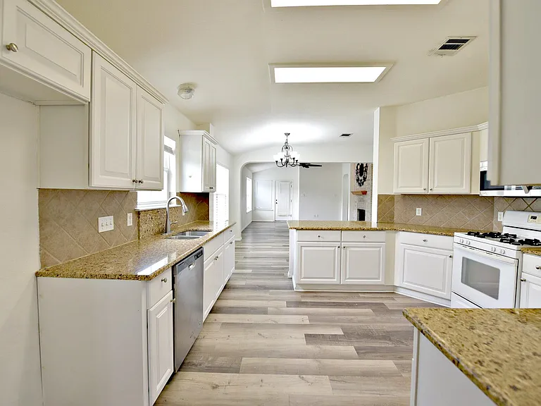 16504 Castletroy Dr — Photo 11