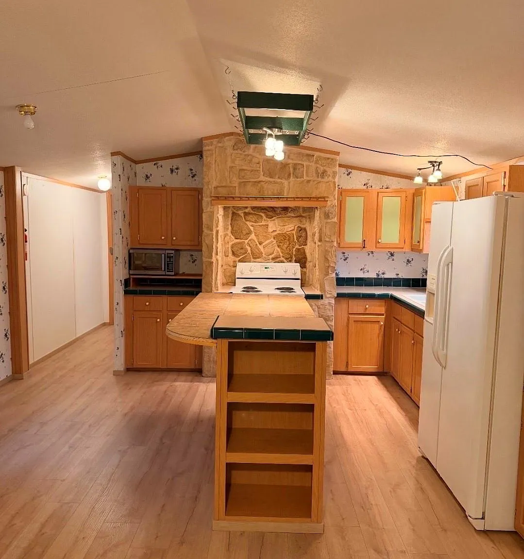 3 bed, 2.0 bath, $1,975 — Photo 3