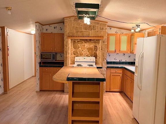 3rd image of 642 Hidden Oaks Dr