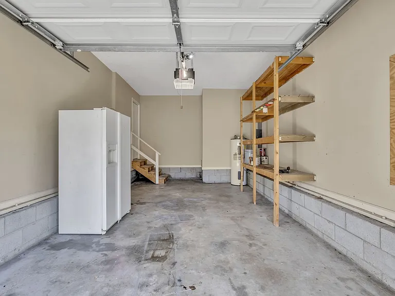427 Sierra Ct — Photo 18