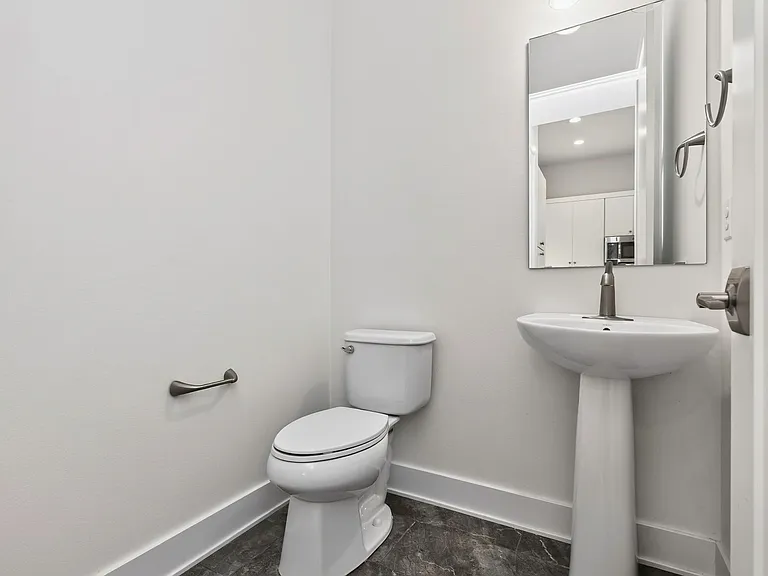 244 E Center St — Photo 13