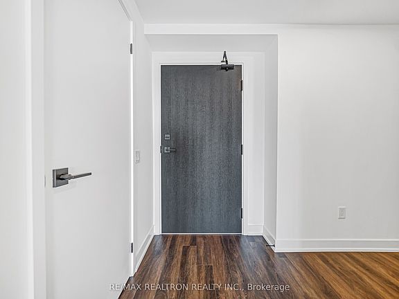 5th image of 609 Sherbourne St #3201