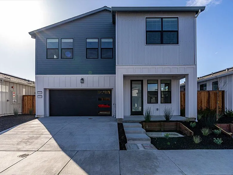 2226 Versaro Dr — Photo 1