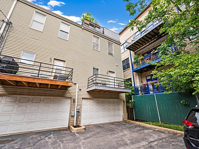 2257 W Saint Paul Ave — Photo 16