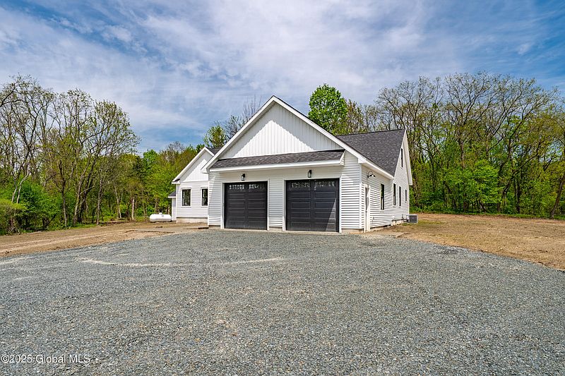 3rd image of 60 Plante Lane
