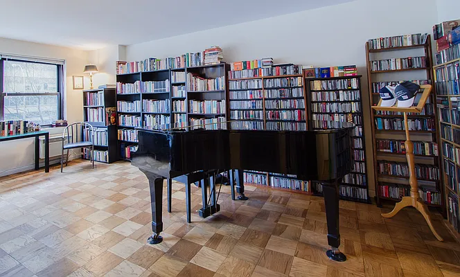 Sold by R New York | media 12