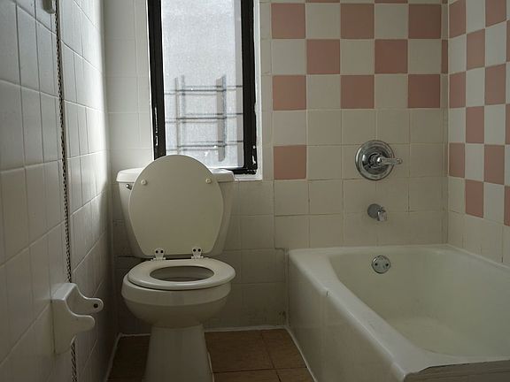 5th image of 803 Hart St #2A