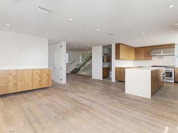4th image of 806 Brooks Ave