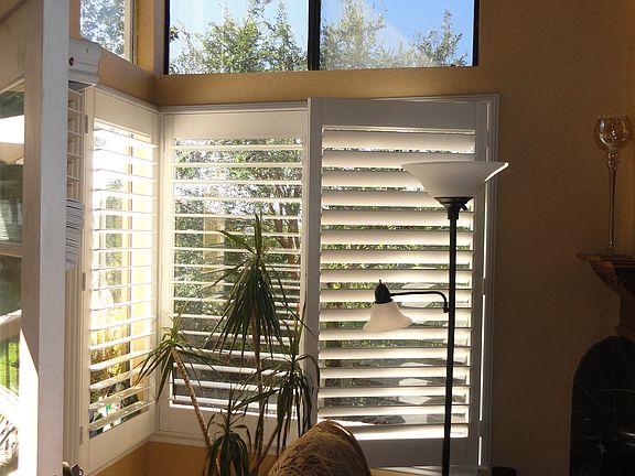 Plantation shutters/bright, airy 