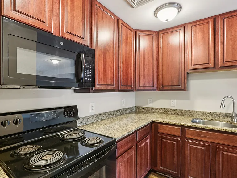 Summit Ridge Luxury Apartments — Photo 67