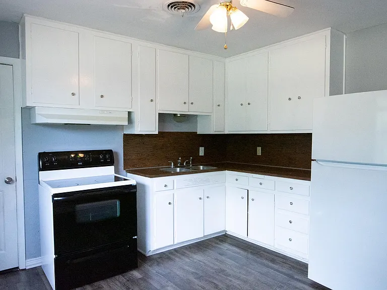 4621 Langford Ln — Photo 7