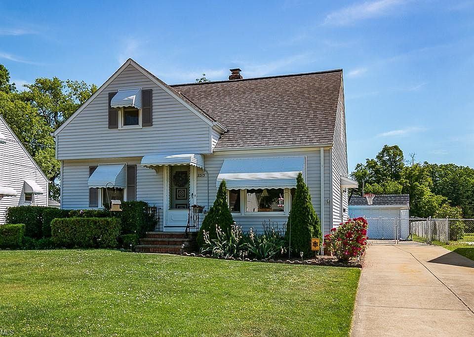 1st image of 2313 Larchmont Dr