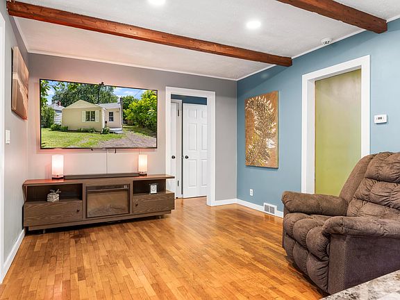 3rd image of 205 Eldred St