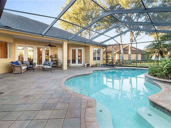 2nd image of 6707 Crescent Woods Cir