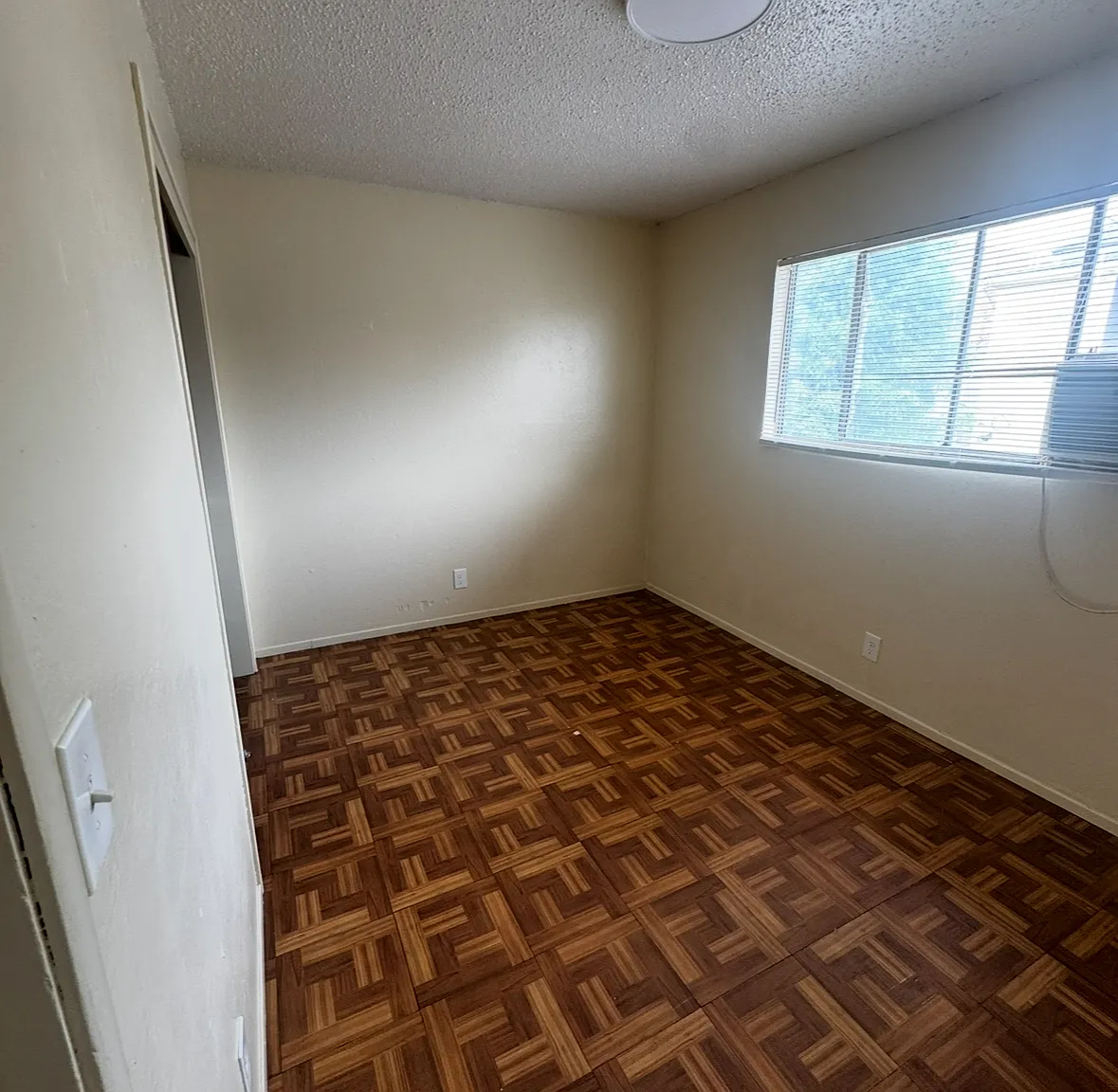 2 bed, 1.0 bath, 810 sqft, $1,195 — Photo 2