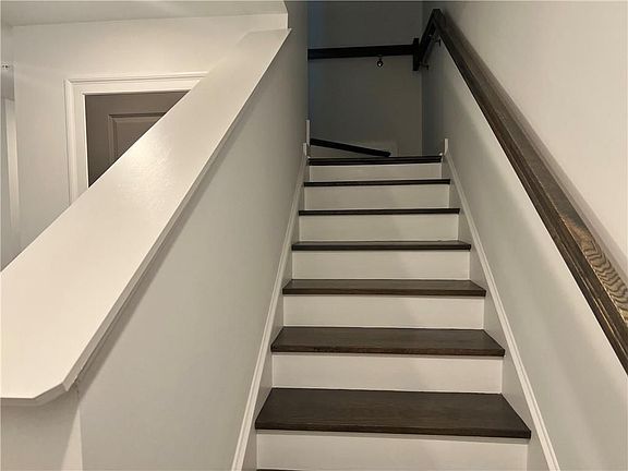 5th image of 452 Burton Dr