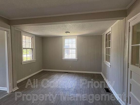 2nd image of 1004 Industrial Ave NE
