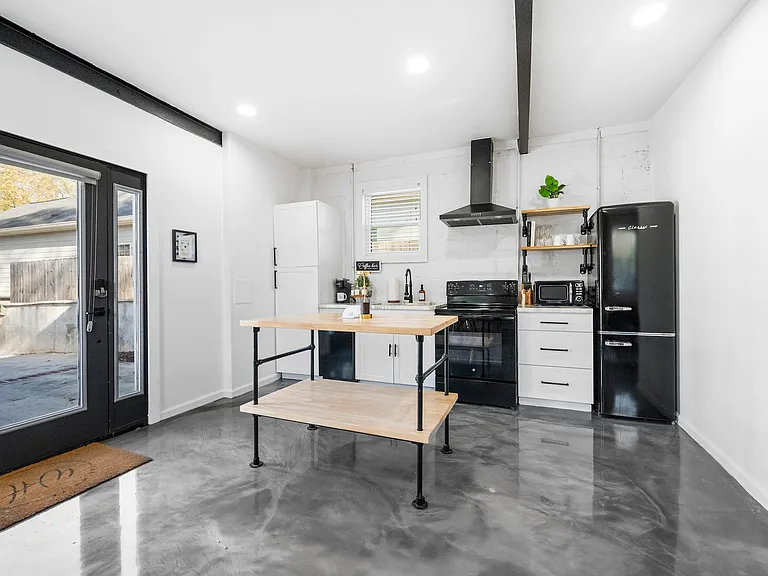 1826 Chapman Ave — Photo 36