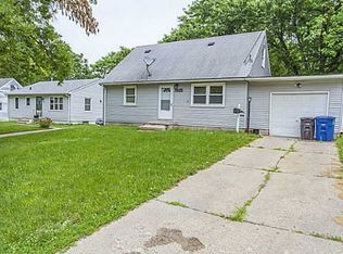 1925 24th St, Des Moines, IA 50310