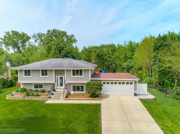 532 Cambridge Dr, Schaumburg, IL 60193