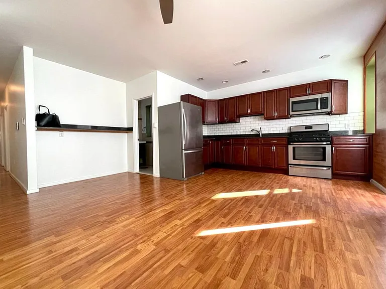 120 S 46th St #2B — Photo 1