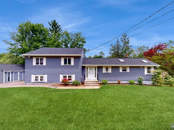 204 Mohican Rd, Vernon, NJ 07462