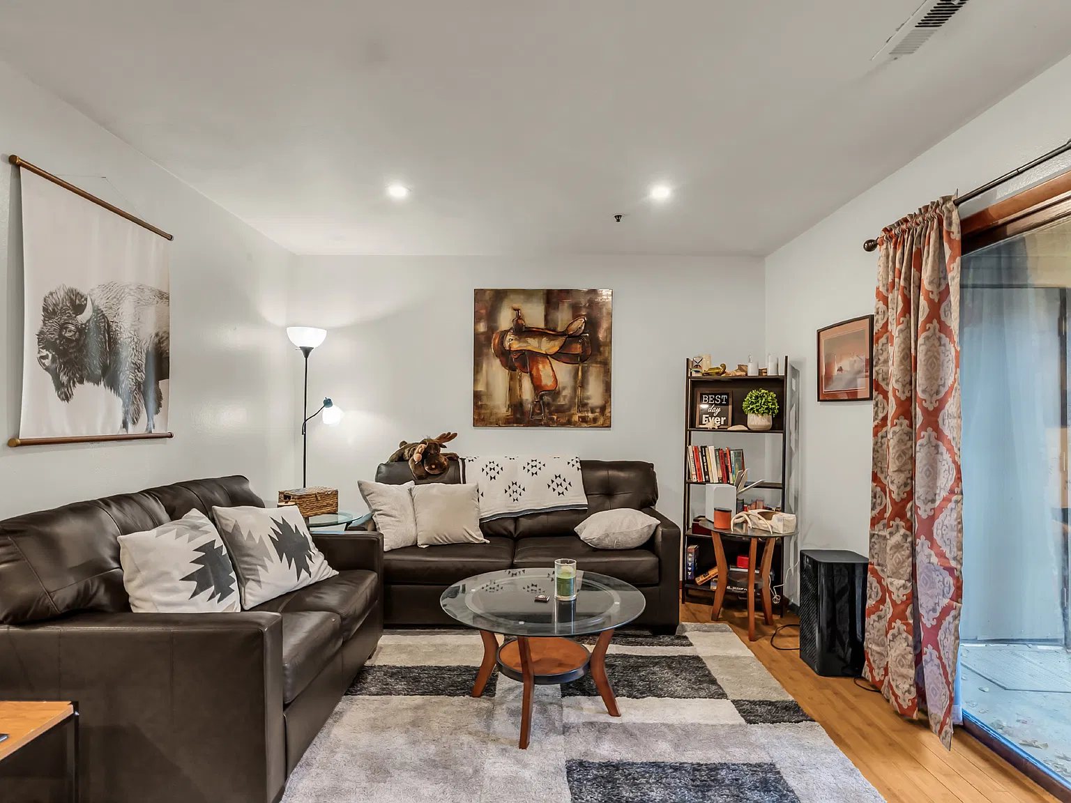 2 bed, 806 sqft, $2,700 — Photo 3
