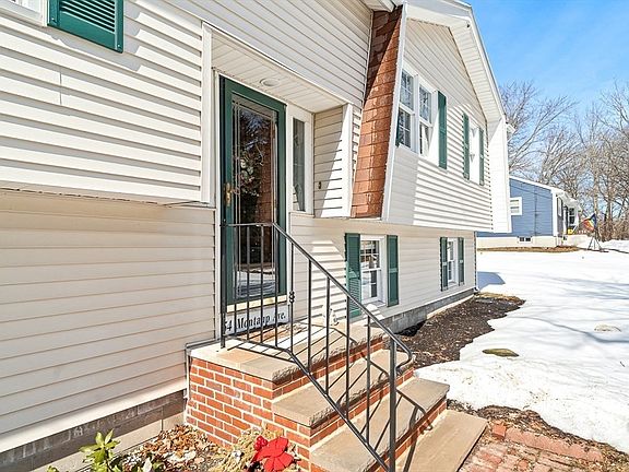 2nd image of 54 Montaup Ave