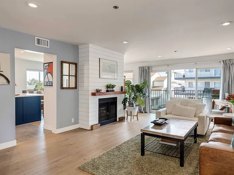 230 S Catalina Ave #301 — Photo 12