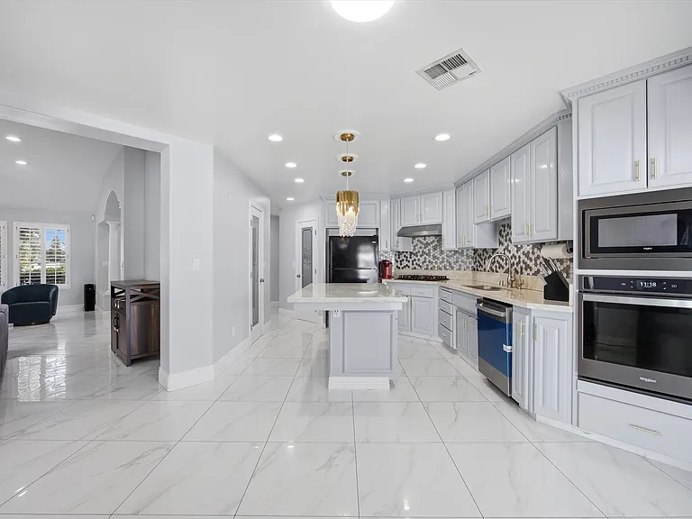 10721 Loughton Ave — Photo 23