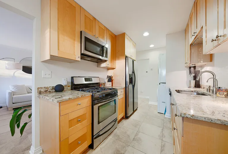 829 Missouri St — Photo 8