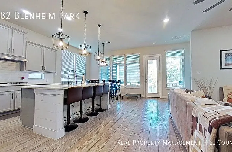 3282 Blenheim Park — Photo 5